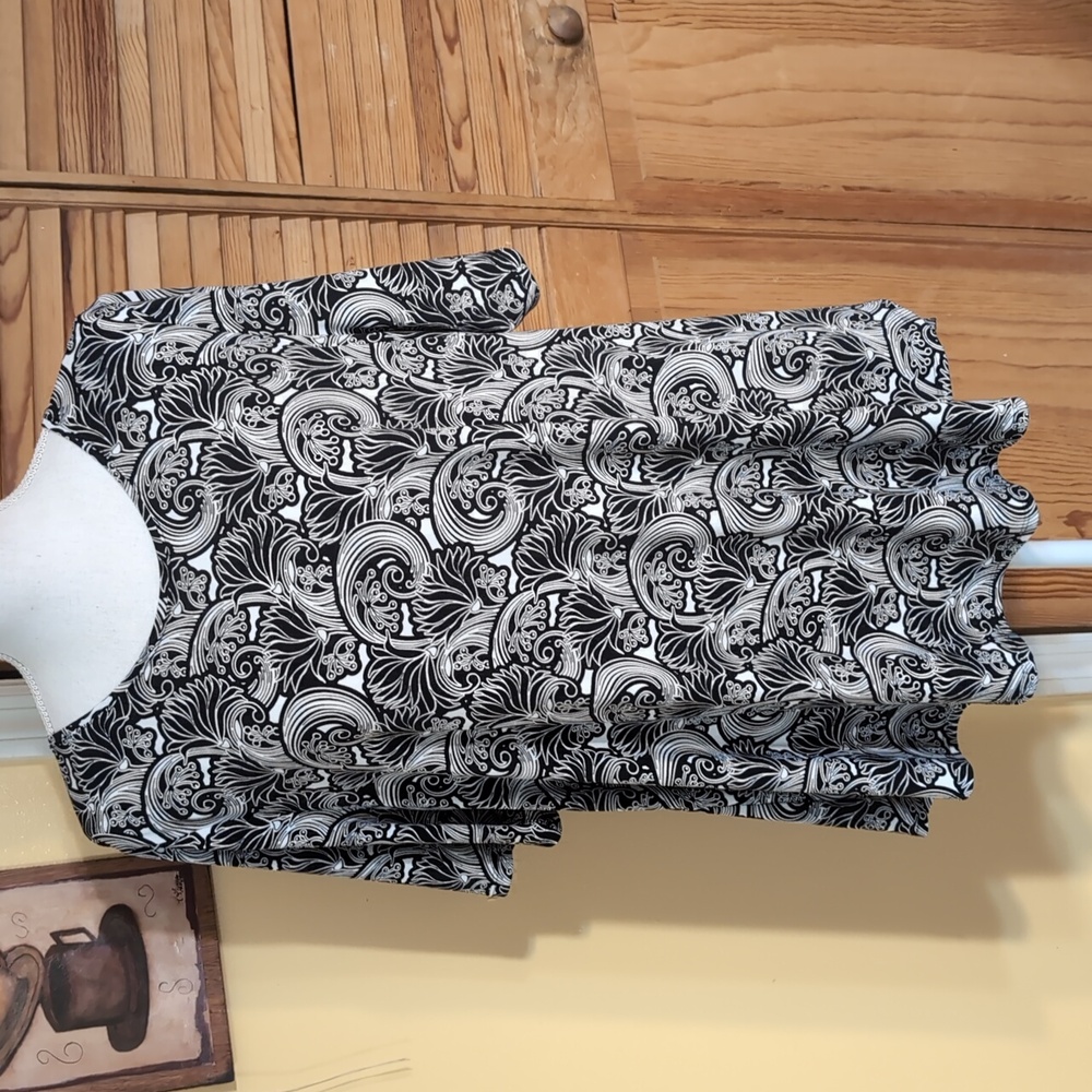 CHICO'S 2 Floral Swirls Black & White Top L 12